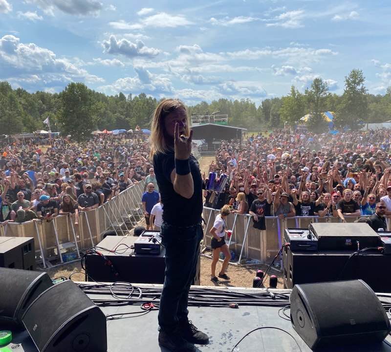 S Metallikou měl hrát