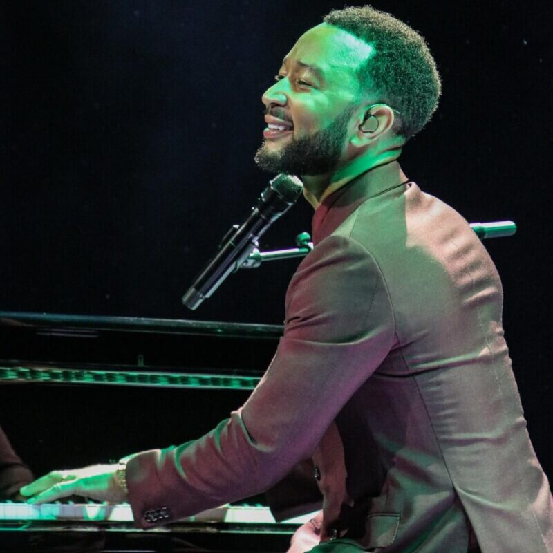 V kosmu zněly, John Legend